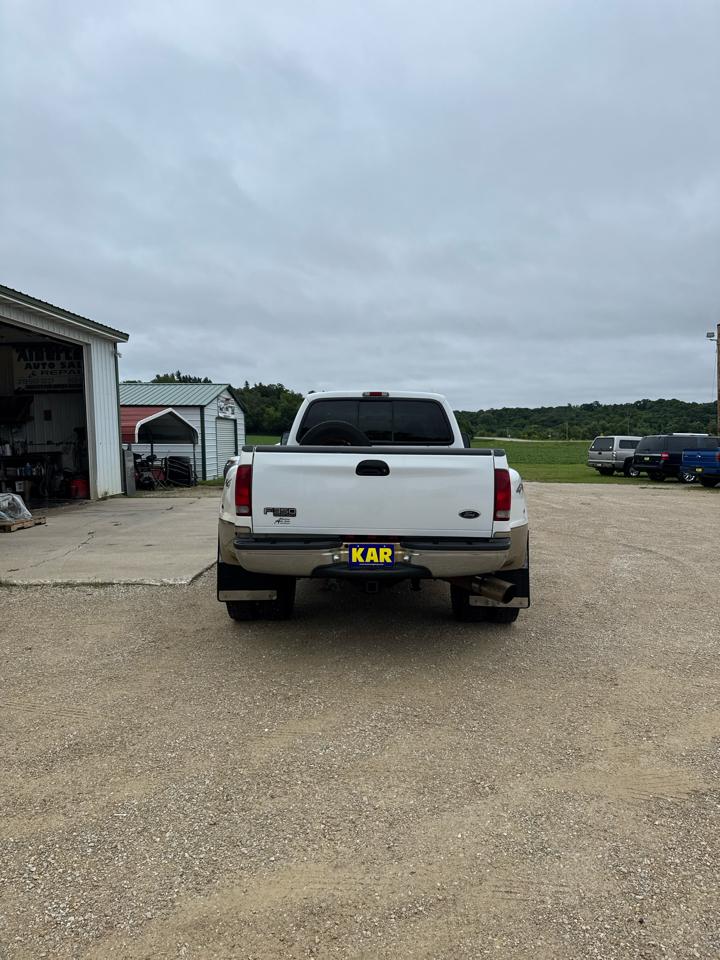 Ford Super Duty F-350 DRW Lariat 4WD Crew Cab 8' Box 2000