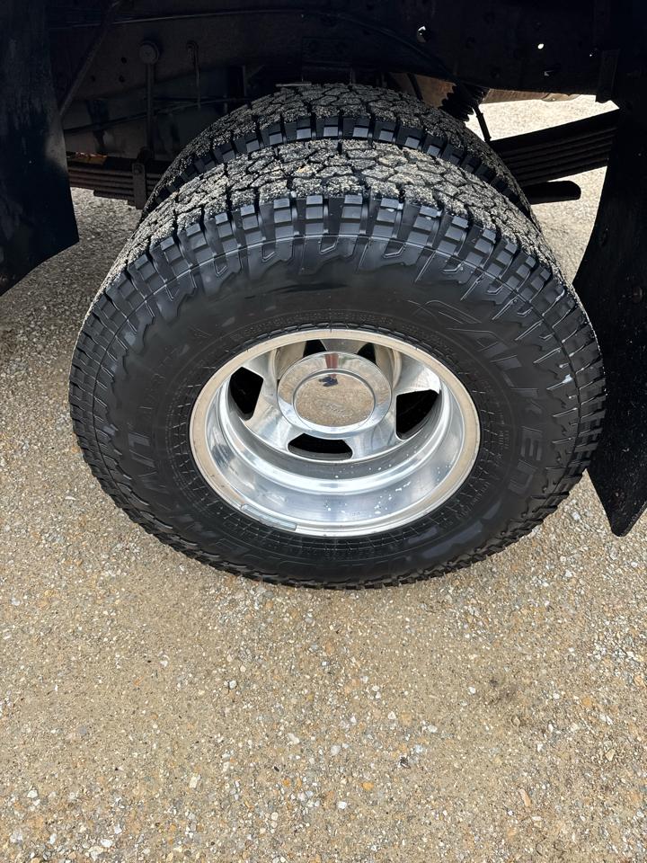 Ford Super Duty F-350 DRW Lariat 4WD Crew Cab 8' Box 2000
