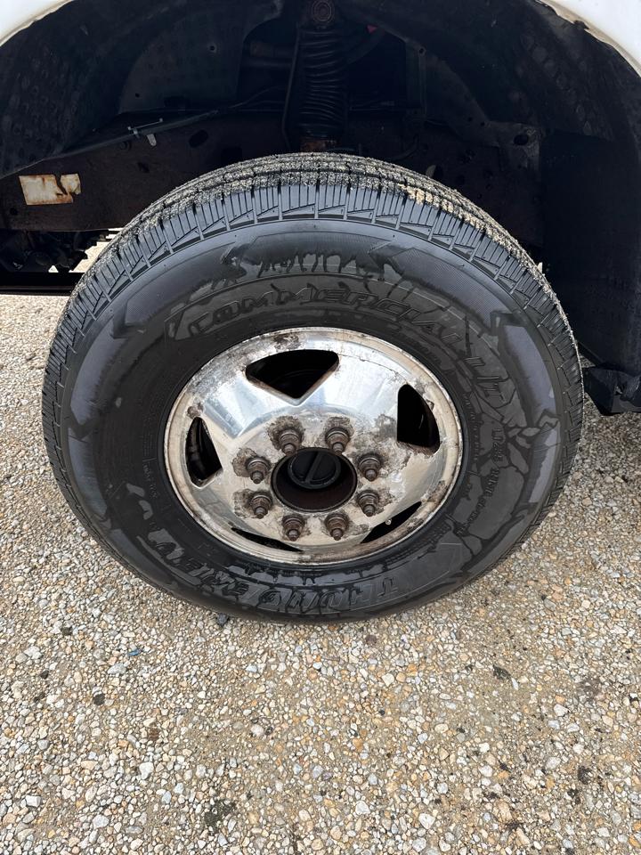 Ford Super Duty F-350 DRW Lariat 4WD Crew Cab 8' Box 2000
