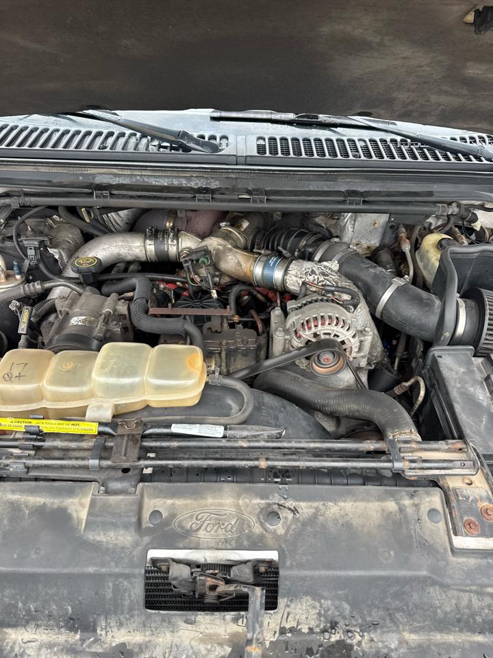 Ford Super Duty F-350 DRW Lariat 4WD Crew Cab 8' Box 2000