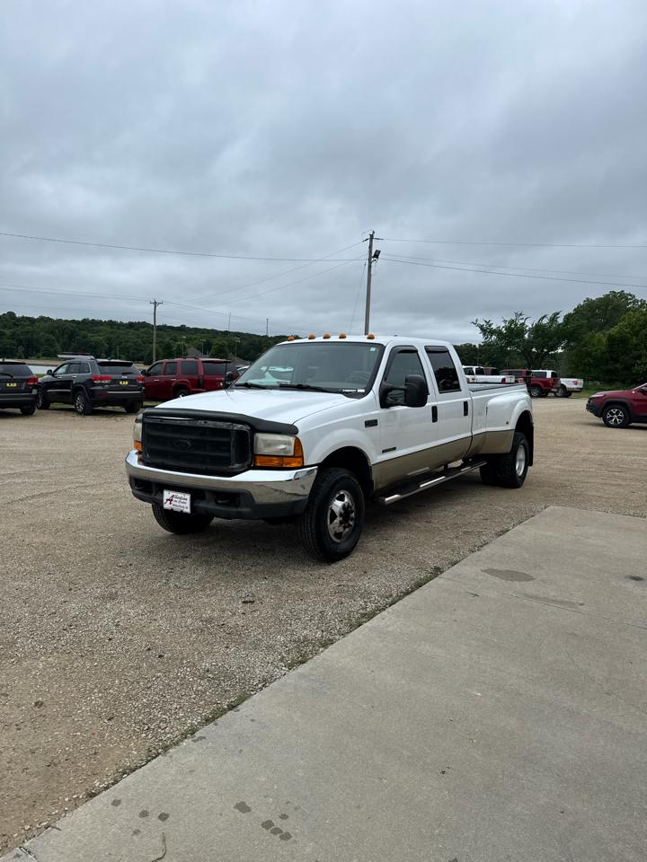 Ford Super Duty F-350 DRW Lariat 4WD Crew Cab 8' Box 2000