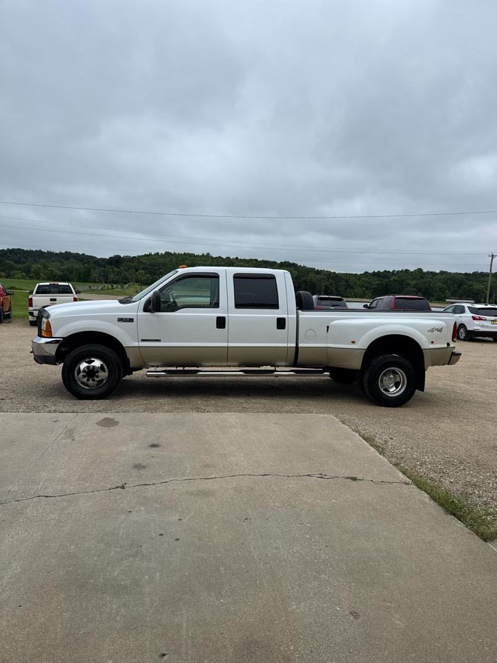 Ford Super Duty F-350 DRW Lariat 4WD Crew Cab 8' Box 2000