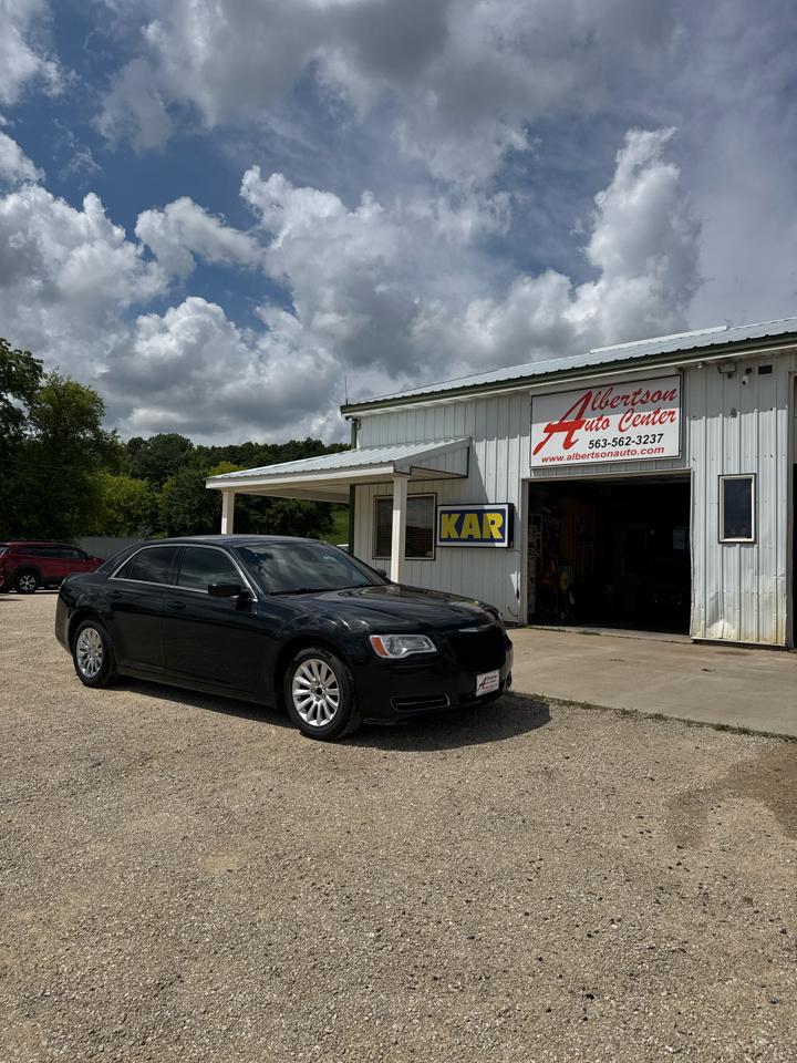 Chrysler 300 4dr Sdn RWD 2013