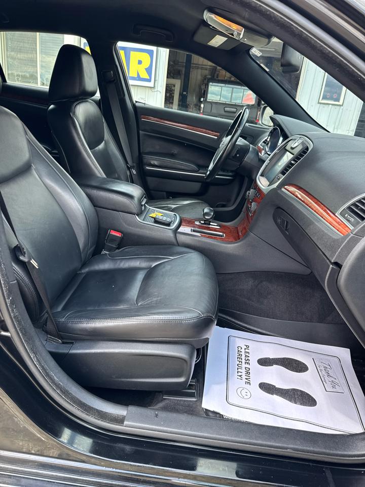 Chrysler 300 4dr Sdn RWD 2013