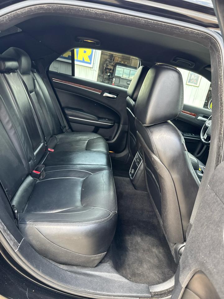 Chrysler 300 4dr Sdn RWD 2013