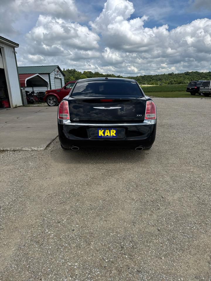 Chrysler 300 4dr Sdn RWD 2013