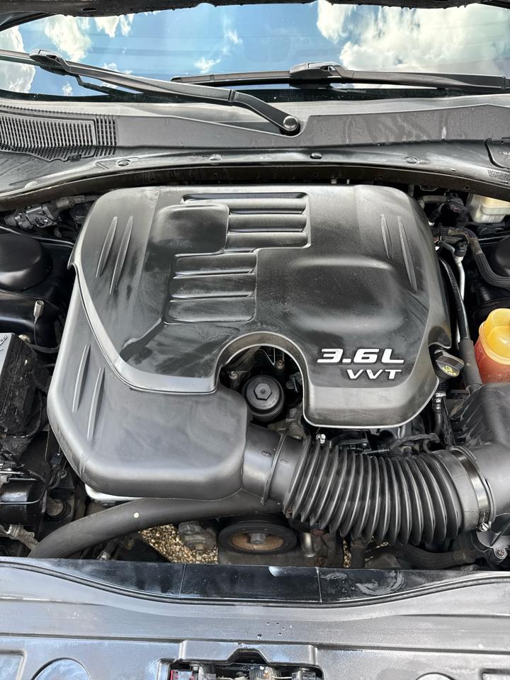 Chrysler 300 4dr Sdn RWD 2013
