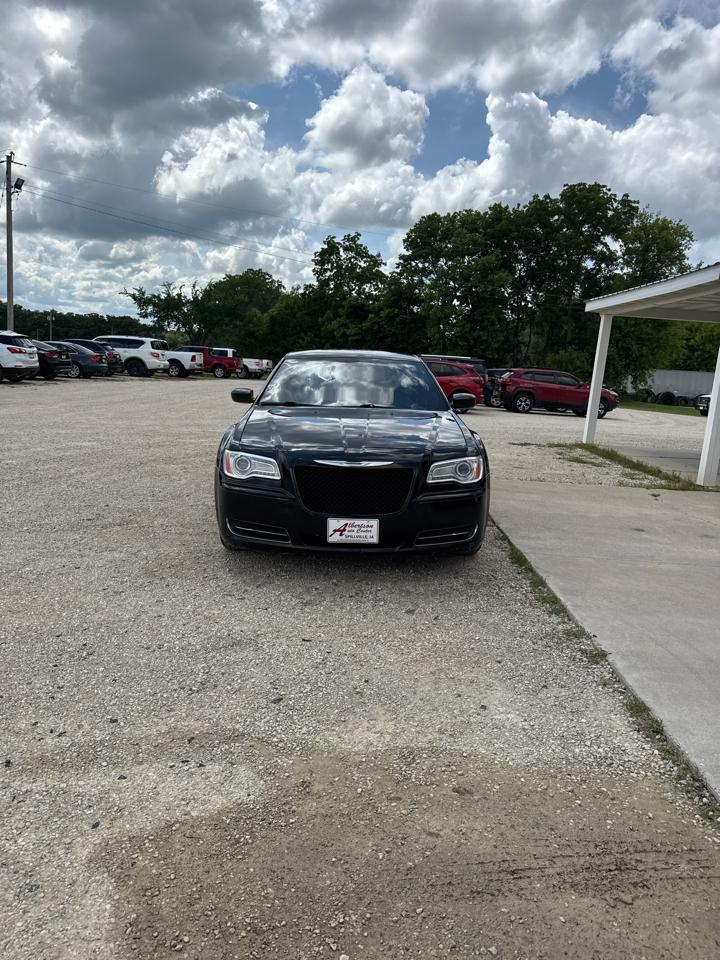 Chrysler 300 4dr Sdn RWD 2013