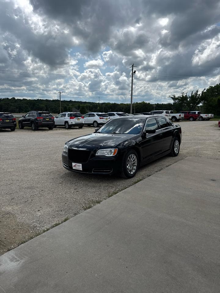 Chrysler 300 4dr Sdn RWD 2013