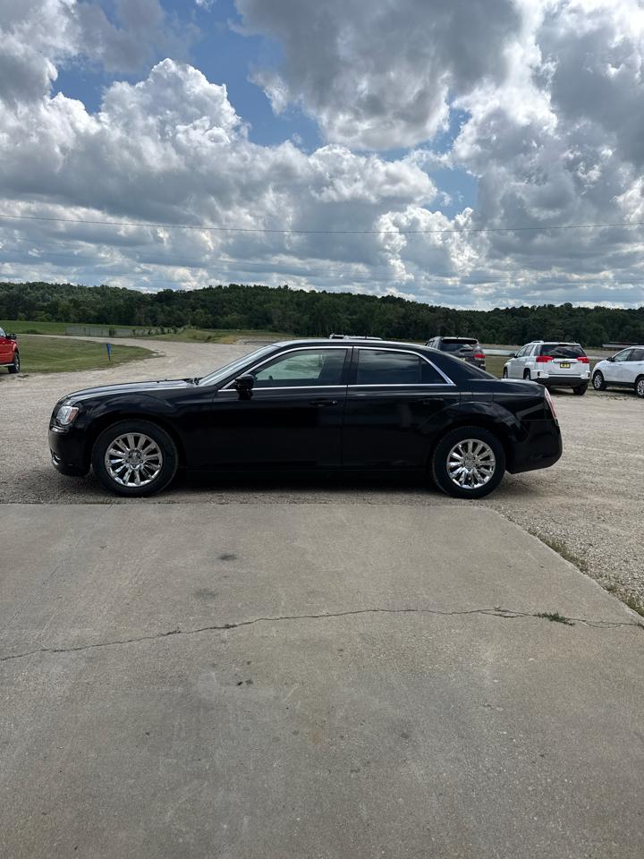 Chrysler 300 4dr Sdn RWD 2013