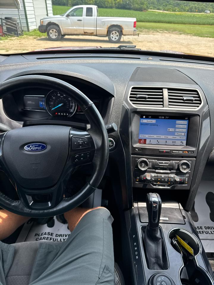 Ford Explorer 4dr XLT 4WD 2017