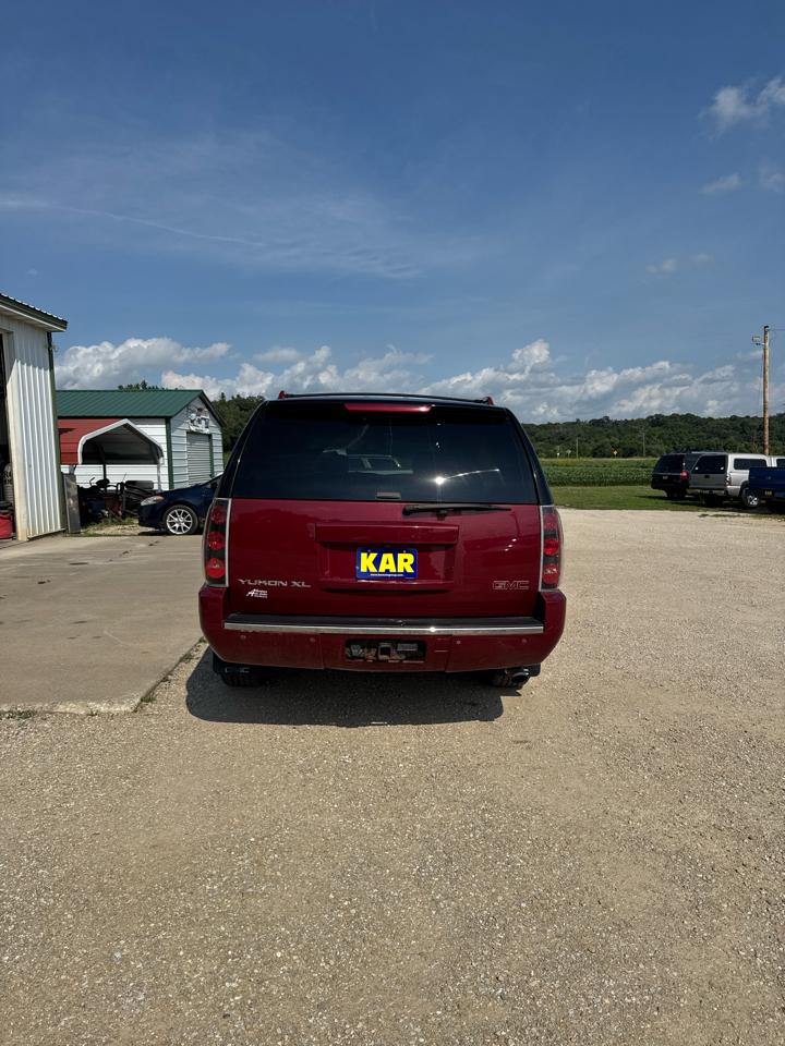 GMC Yukon XL Denali AWD 4dr 1500 2007