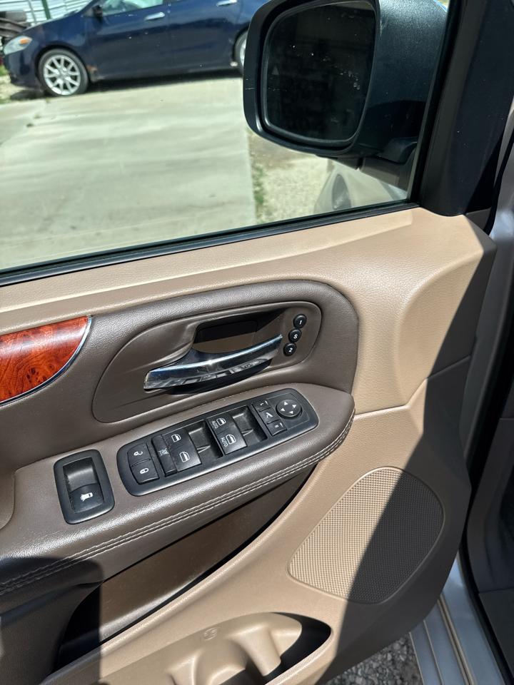 Chrysler Town & Country 4dr Wgn Limited 2016