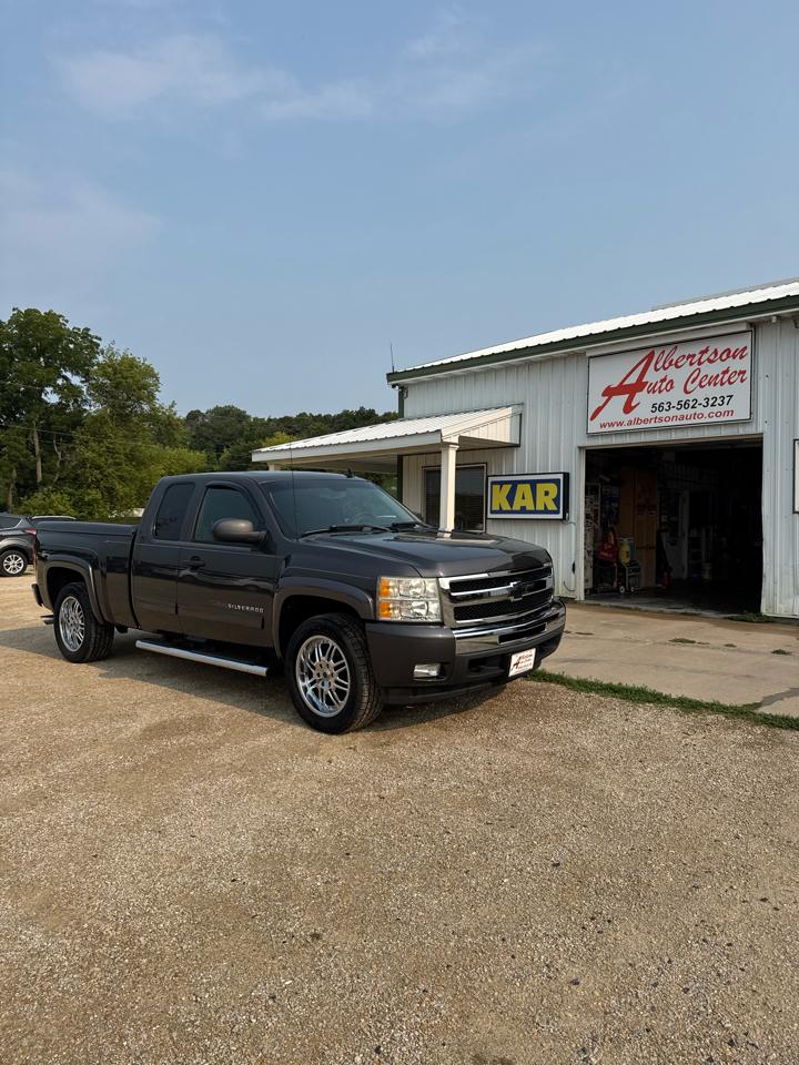 Chevrolet Silverado 1500 4WD Ext Cab 143.5" LT 2011