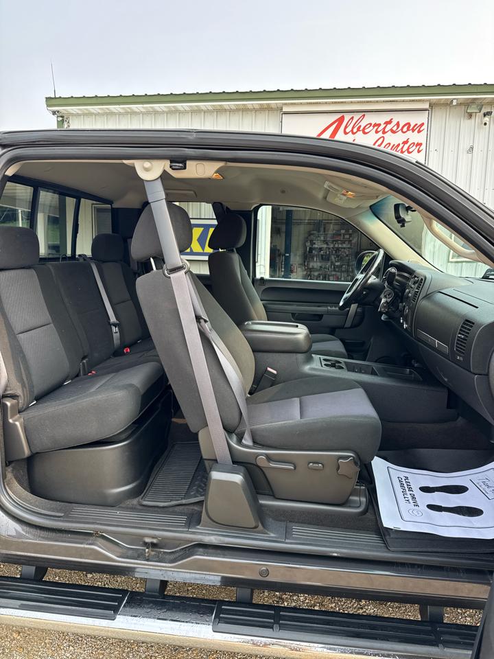 Chevrolet Silverado 1500 4WD Ext Cab 143.5" LT 2011