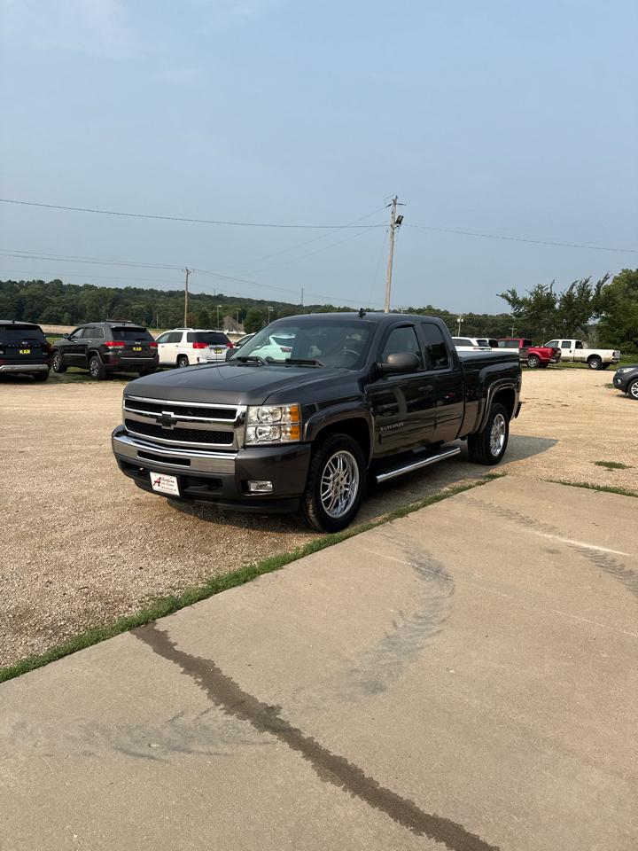 Chevrolet Silverado 1500 4WD Ext Cab 143.5" LT 2011