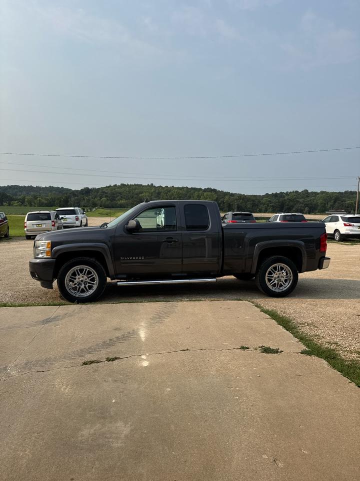 Chevrolet Silverado 1500 4WD Ext Cab 143.5" LT 2011