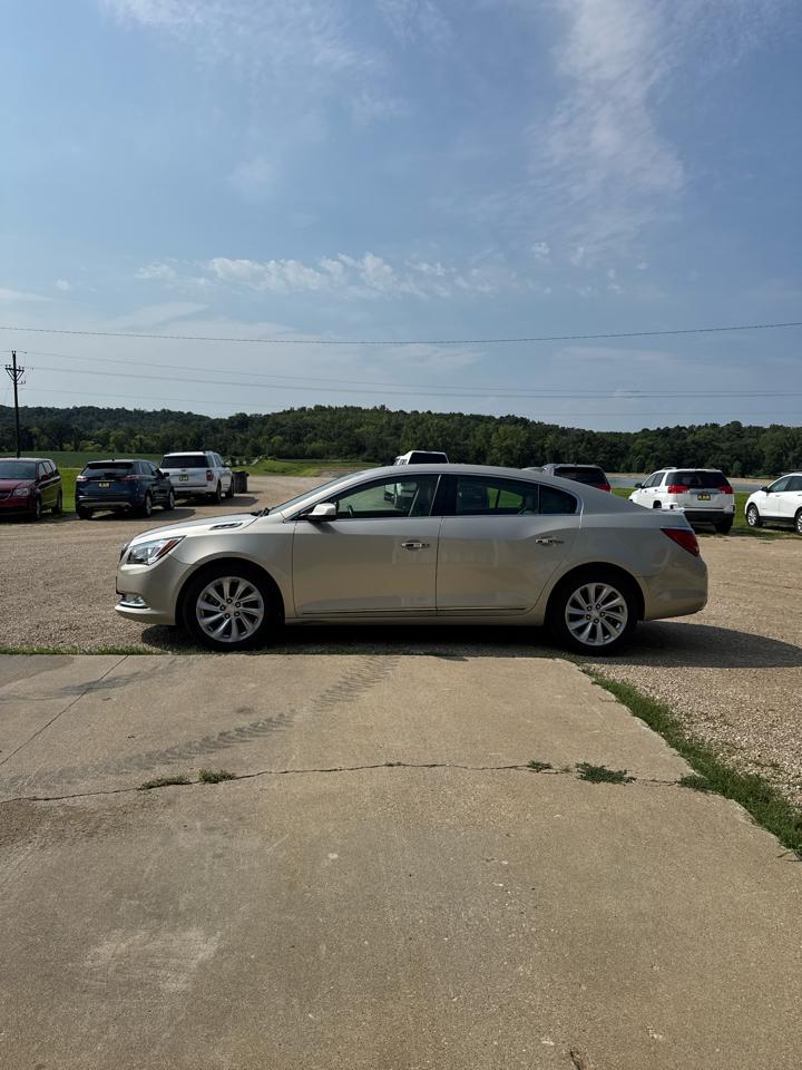 Buick LaCrosse 4dr Sdn Base FWD 2016