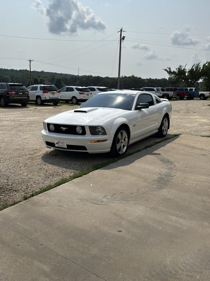 Ford Mustang 2dr Cpe GT Deluxe 2007