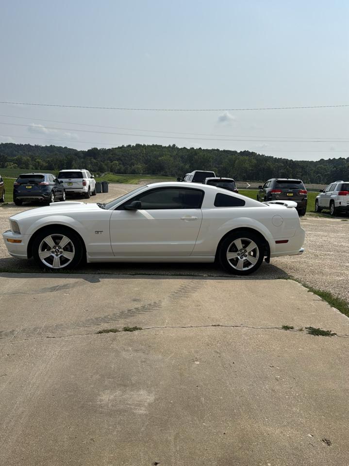 Ford Mustang 2dr Cpe GT Deluxe 2007