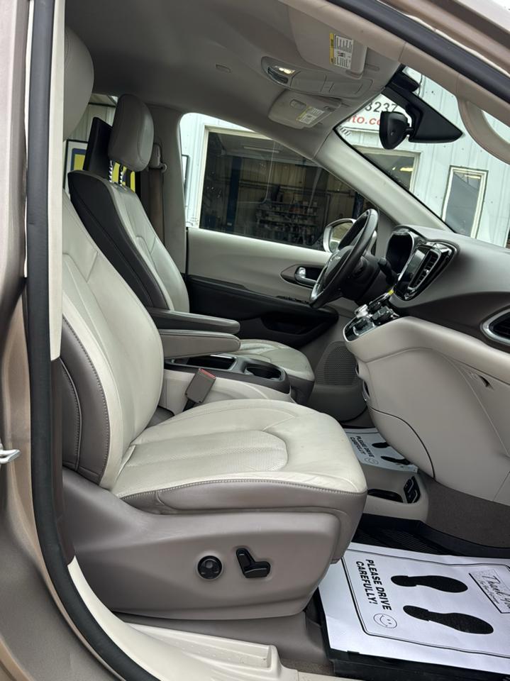 Chrysler Pacifica Touring-L Plus FWD 2017