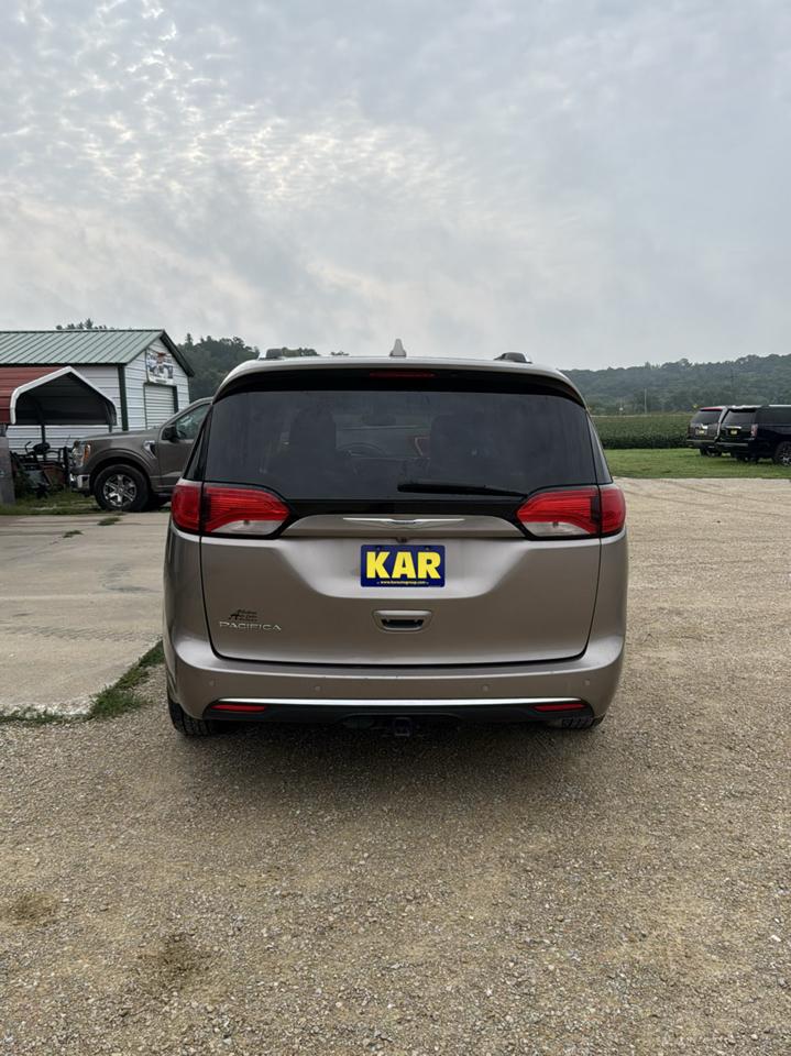 Chrysler Pacifica Touring-L Plus FWD 2017