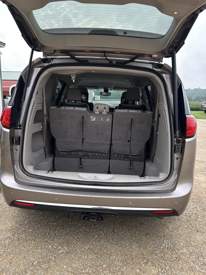 Chrysler Pacifica Touring-L Plus FWD 2017