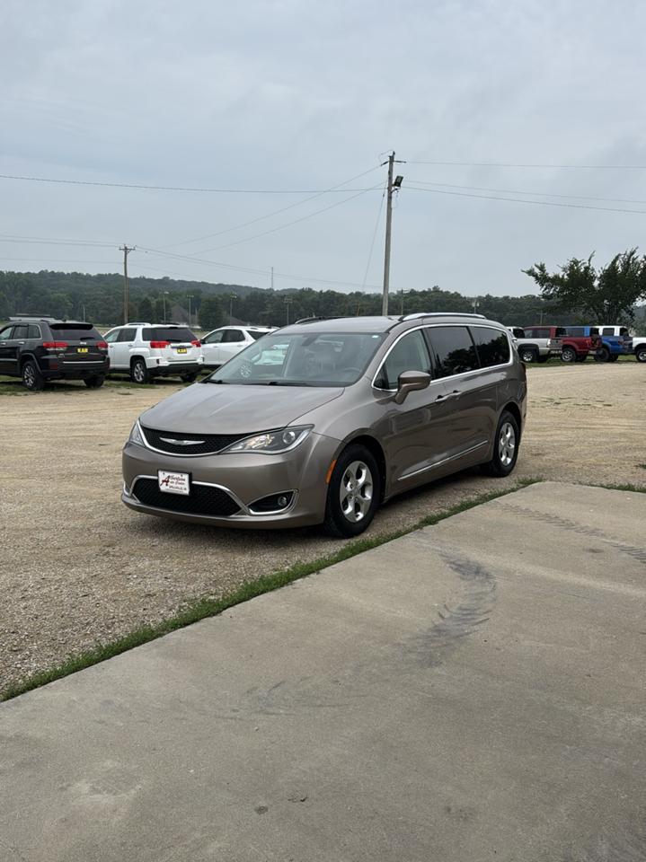 Chrysler Pacifica Touring-L Plus FWD 2017
