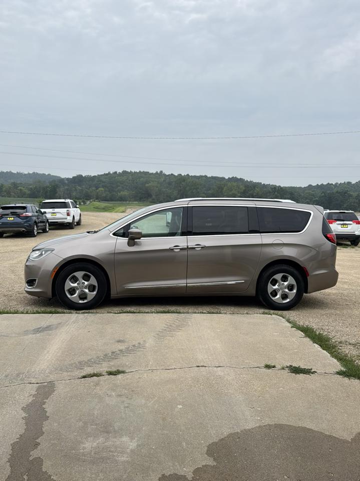 Chrysler Pacifica Touring-L Plus FWD 2017