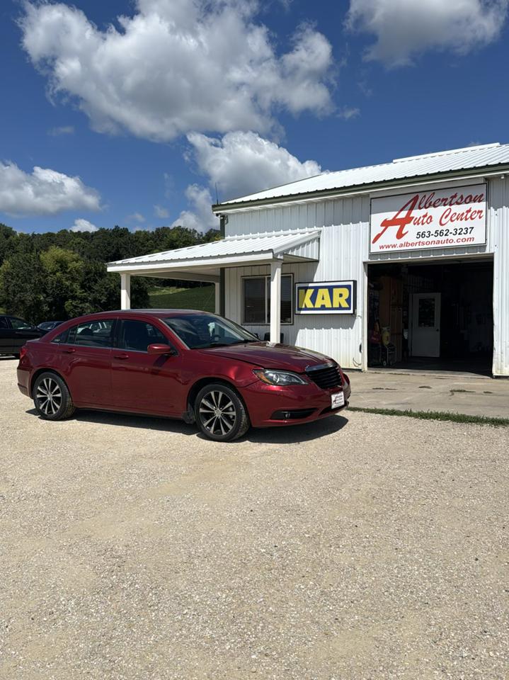 Chrysler 200 4dr Sdn Touring 2014