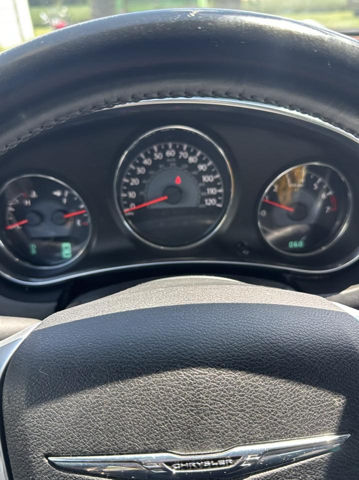 Chrysler 200 4dr Sdn Touring 2014