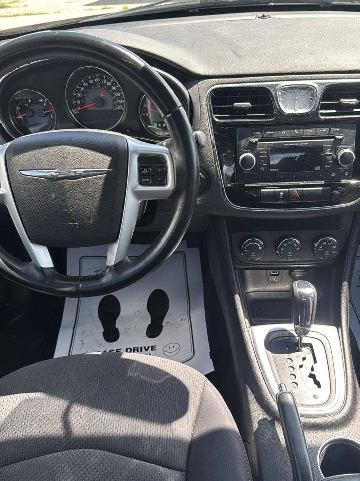 Chrysler 200 4dr Sdn Touring 2014