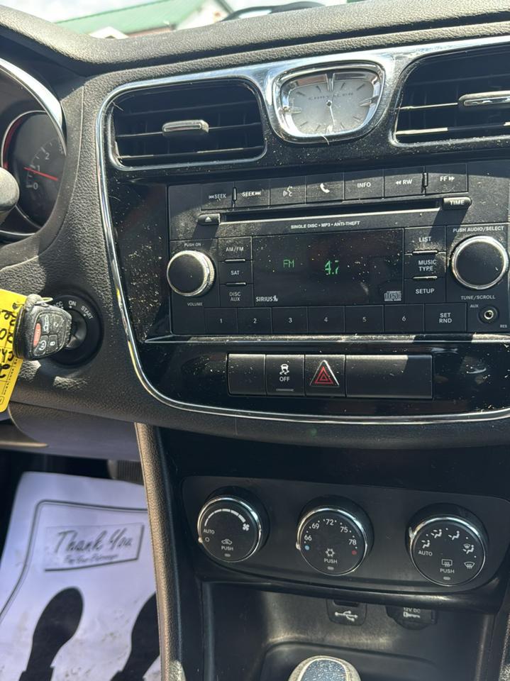 Chrysler 200 4dr Sdn Touring 2014