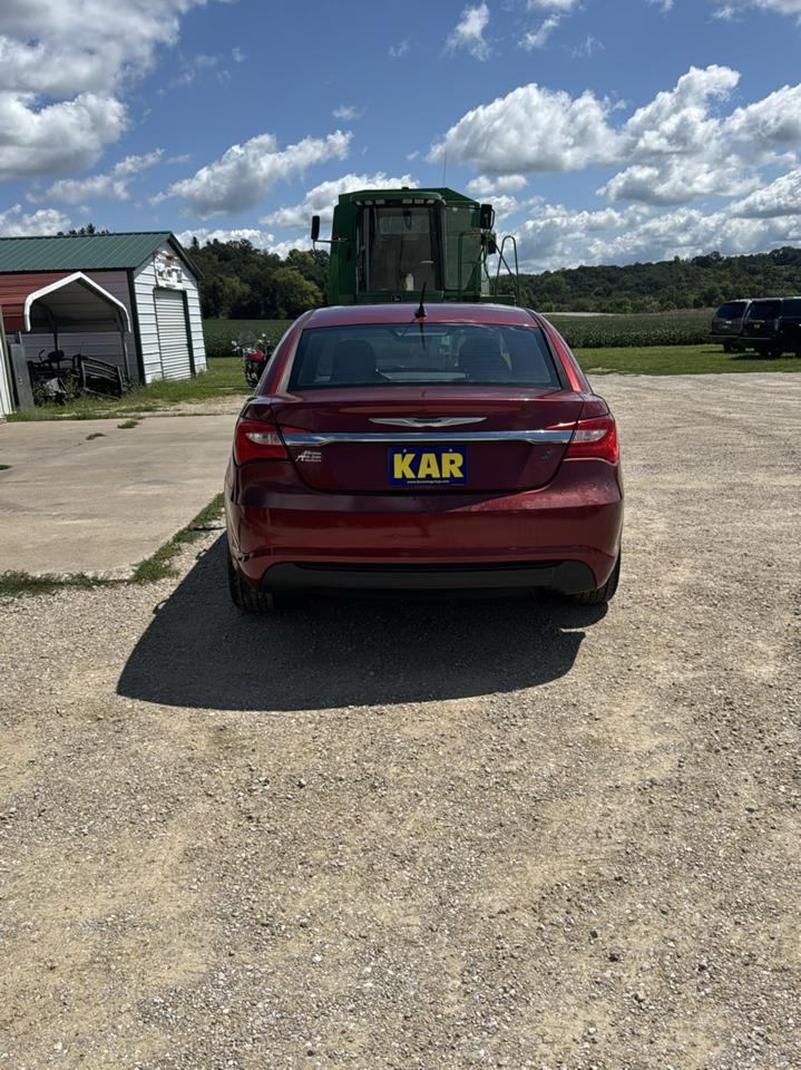 Chrysler 200 4dr Sdn Touring 2014