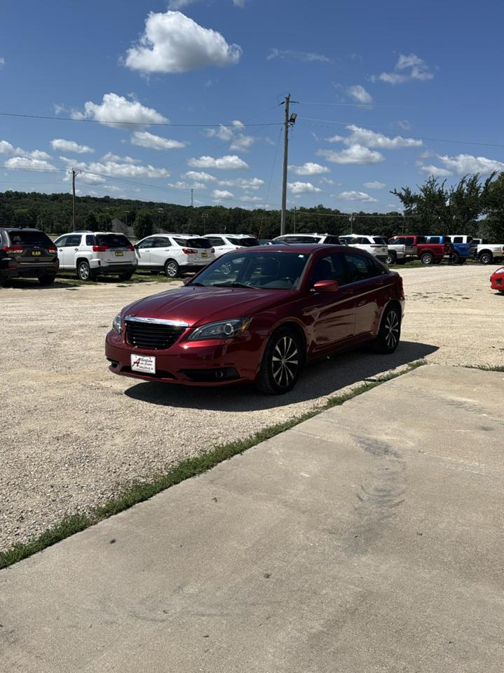 Chrysler 200 4dr Sdn Touring 2014
