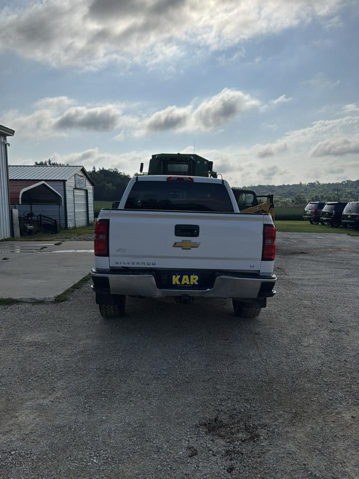 Chevrolet Silverado 1500 4WD Crew Cab 143.5" LT w/2LT 2015