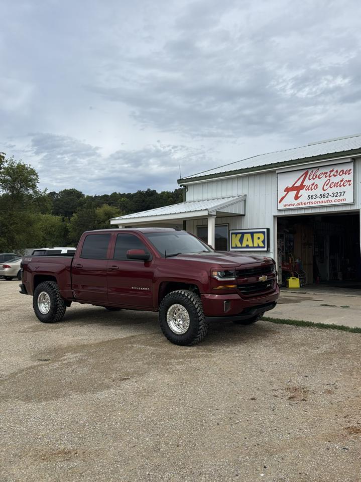 Chevrolet Silverado 1500 4WD Crew Cab 143.5" LT w/2LT 2017