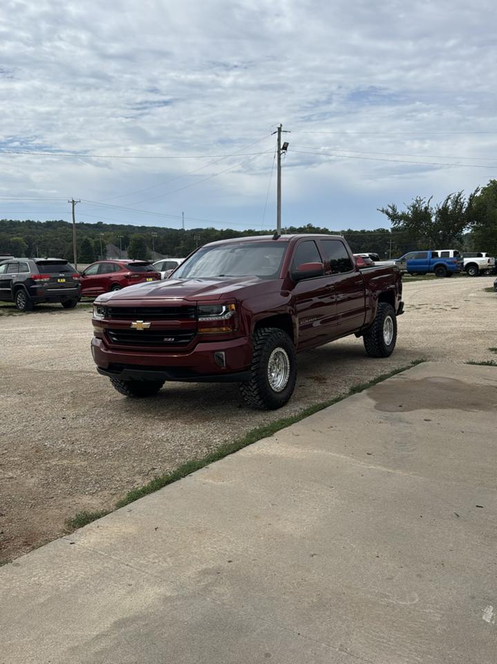 Chevrolet Silverado 1500 4WD Crew Cab 143.5" LT w/2LT 2017
