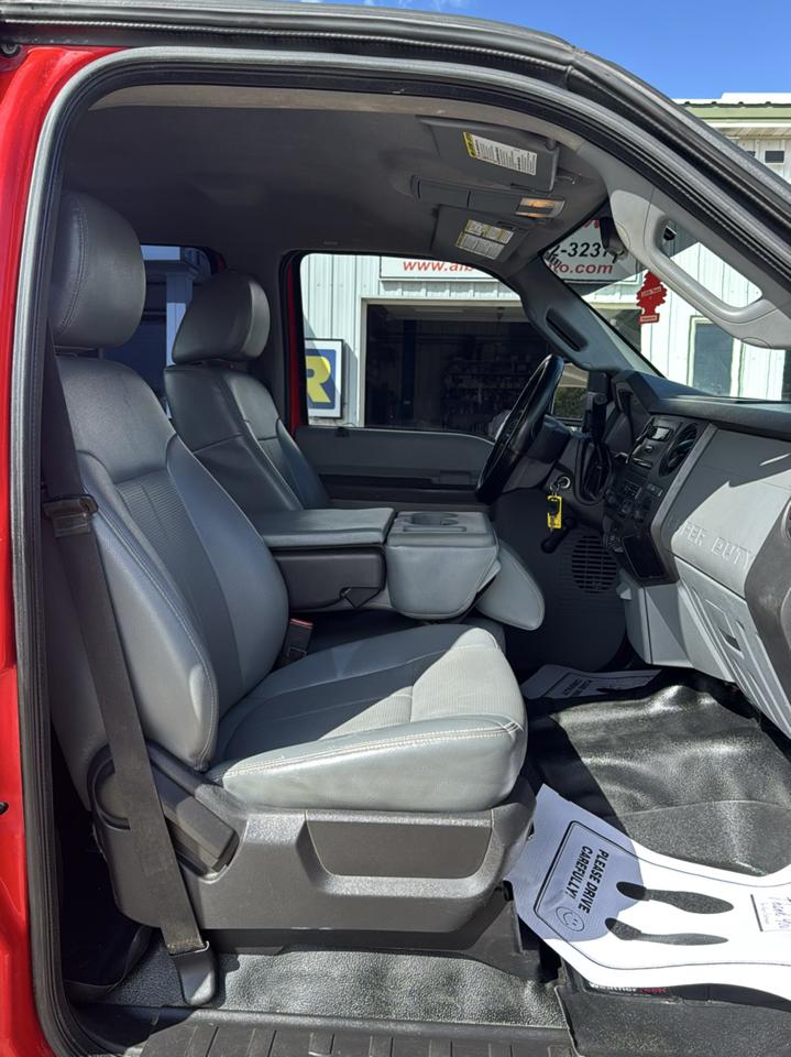 Ford Super Duty F-250 SRW XL 4WD Crew Cab 8' Box 2016
