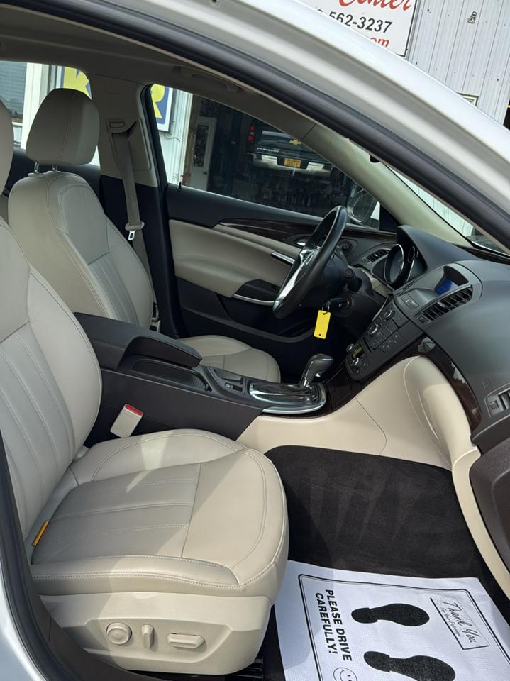 Buick Regal 4dr Sdn CXL RL3 (Russelsheim) *Ltd Avail* 2011
