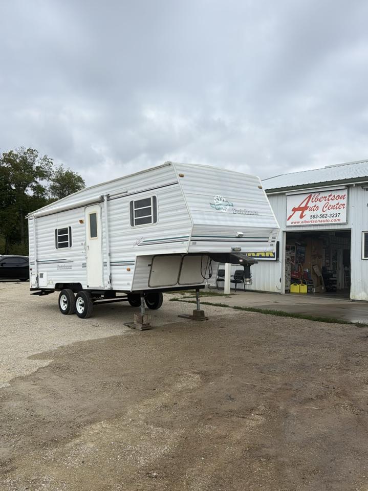 Dutchmen Lite 5th Wheel   1999