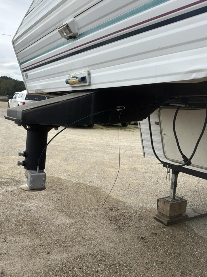 Dutchmen Lite 5th Wheel   1999