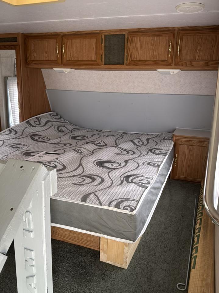 Dutchmen Lite 5th Wheel   1999