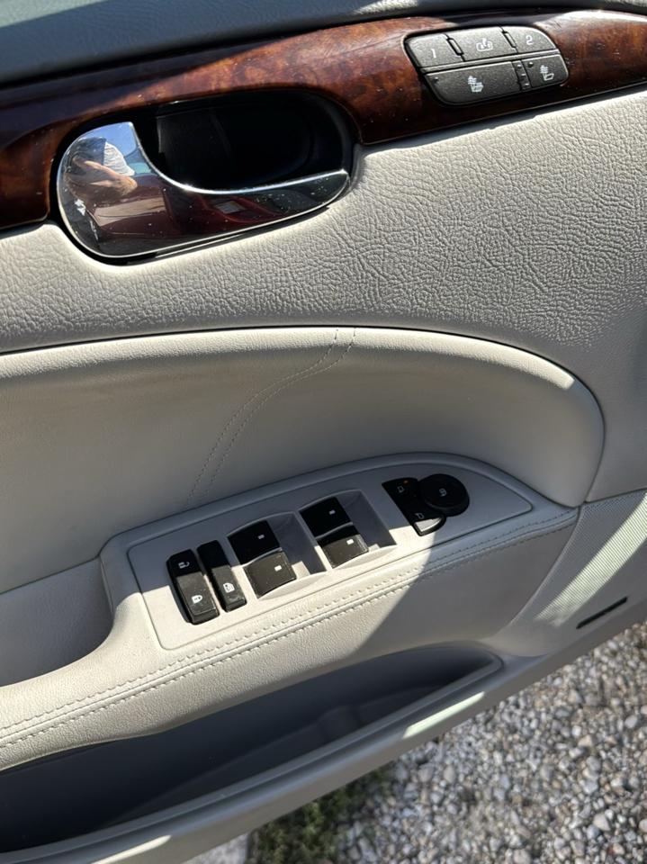 Buick Lucerne 4dr Sdn CXL Premium 2011