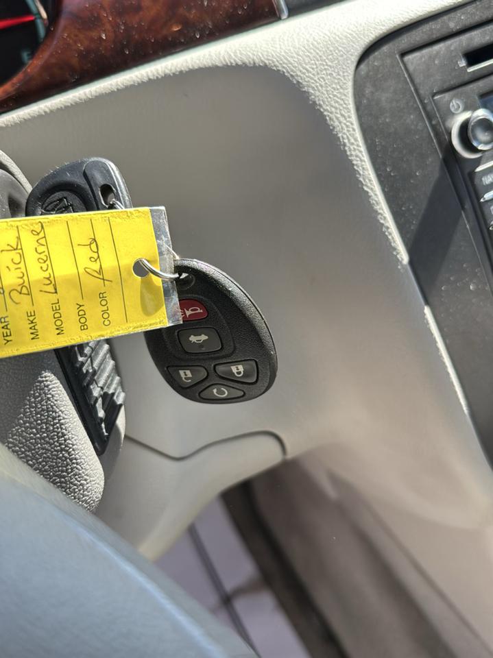 Buick Lucerne 4dr Sdn CXL Premium 2011