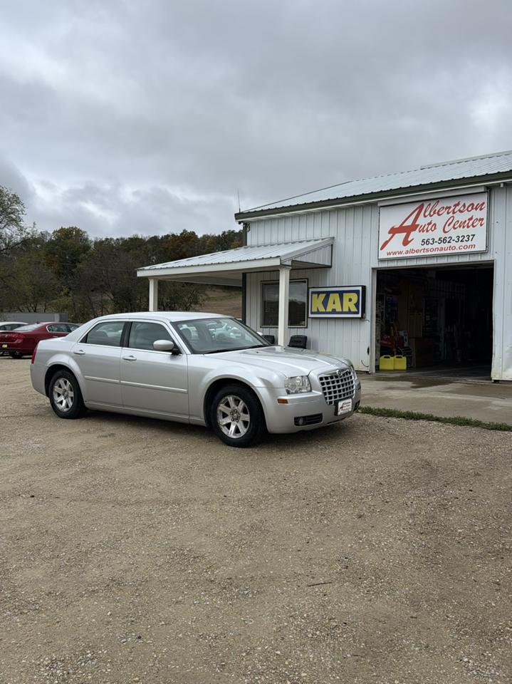 Chrysler 300 4dr Sdn 300 Touring RWD 2007