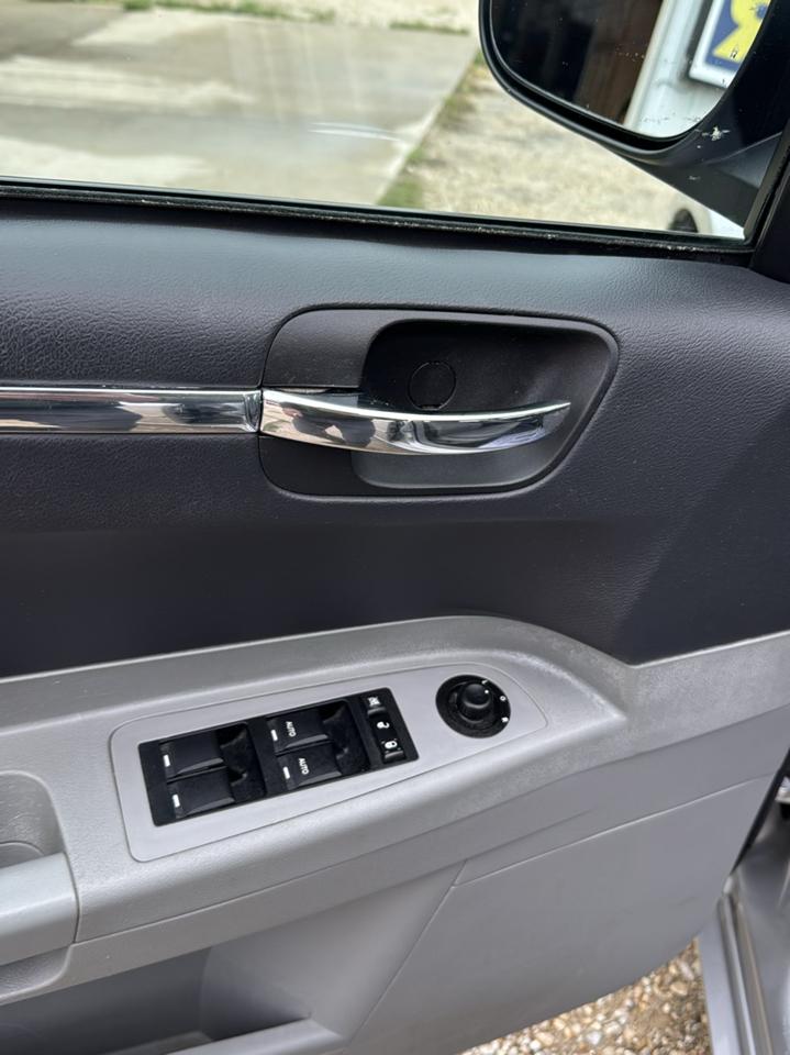Chrysler 300 4dr Sdn 300 Touring RWD 2007