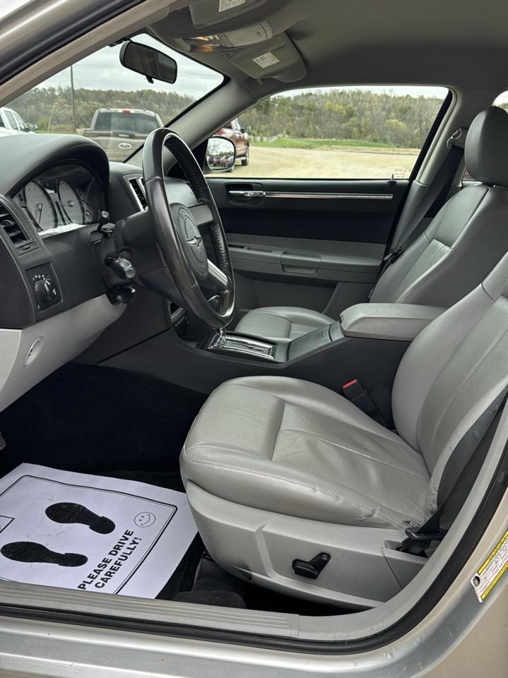 Chrysler 300 4dr Sdn 300 Touring RWD 2007