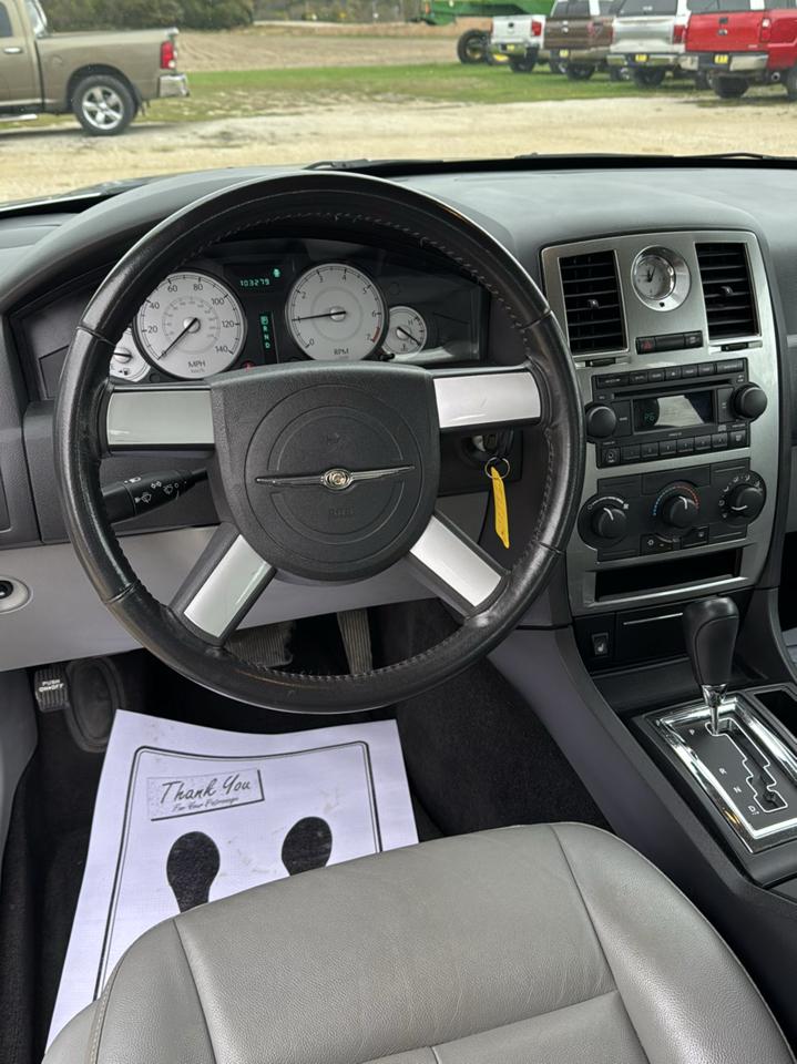 Chrysler 300 4dr Sdn 300 Touring RWD 2007