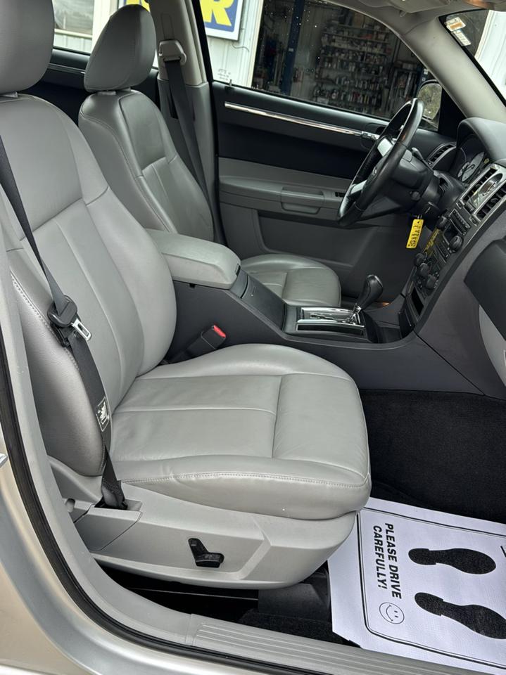 Chrysler 300 4dr Sdn 300 Touring RWD 2007